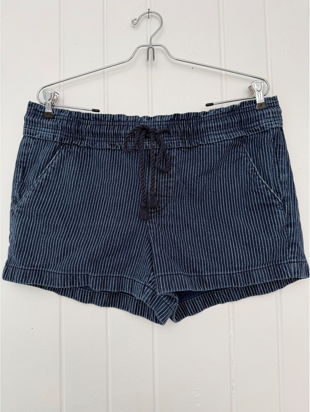 LOFT Women's Navy Blue Pinstripeu Drawstring Shorts Size M